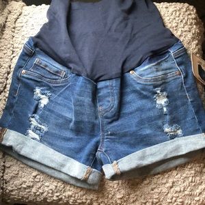 Blue Savvy maternity shorts Large